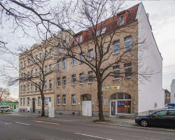 Mehrfamilienhaus / Halle